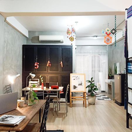 Ostello Five Stars Ratchada 19 Bangkok Esterno foto