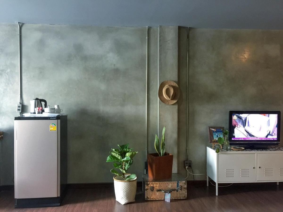 Ostello Five Stars Ratchada 19 Bangkok Esterno foto