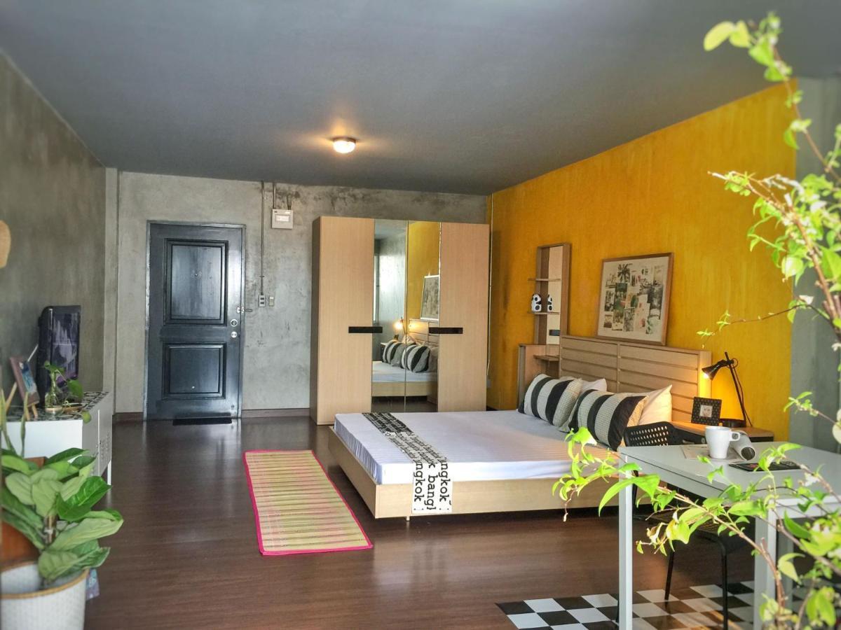 Ostello Five Stars Ratchada 19 Bangkok Esterno foto