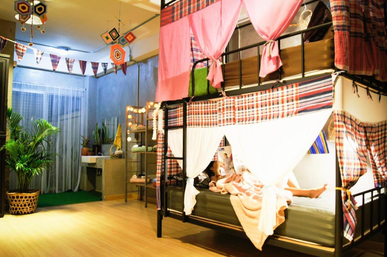 Ostello Five Stars Ratchada 19 Bangkok Esterno foto