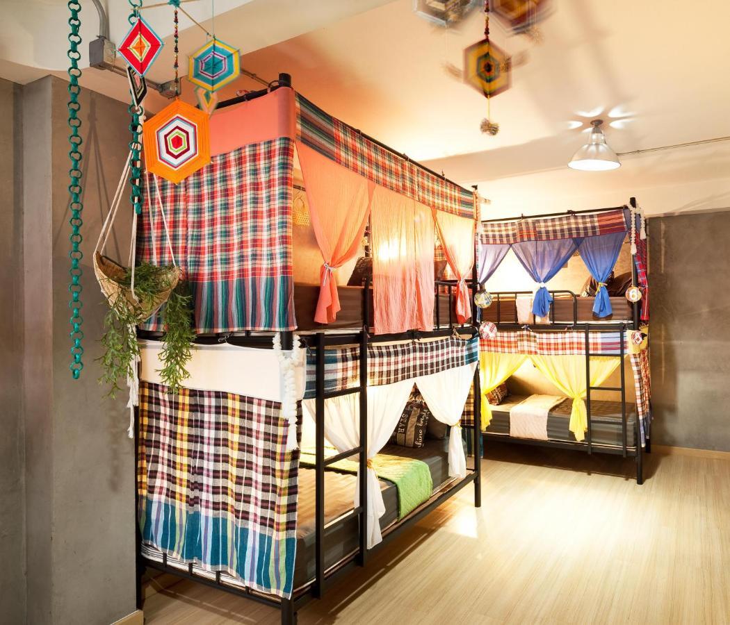 Ostello Five Stars Ratchada 19 Bangkok Esterno foto