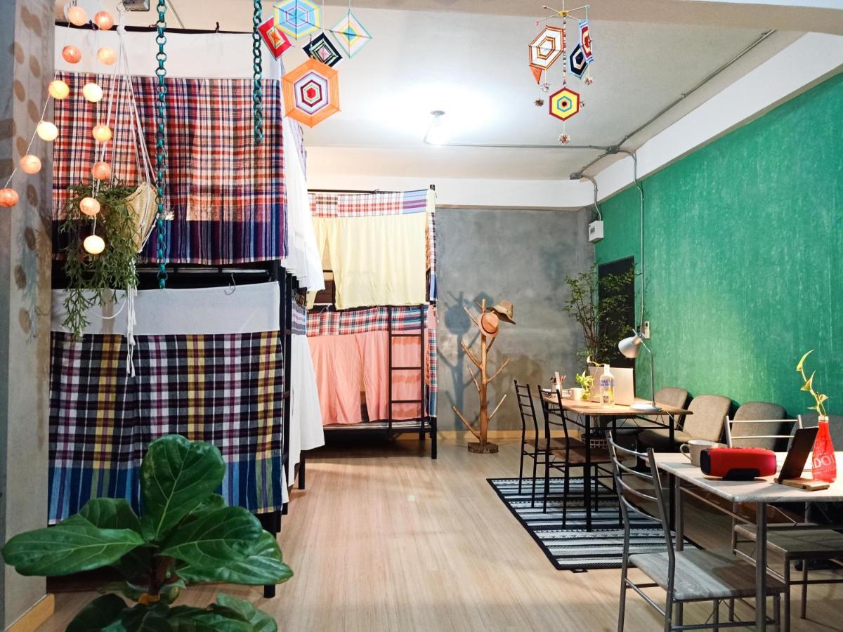 Ostello Five Stars Ratchada 19 Bangkok Esterno foto