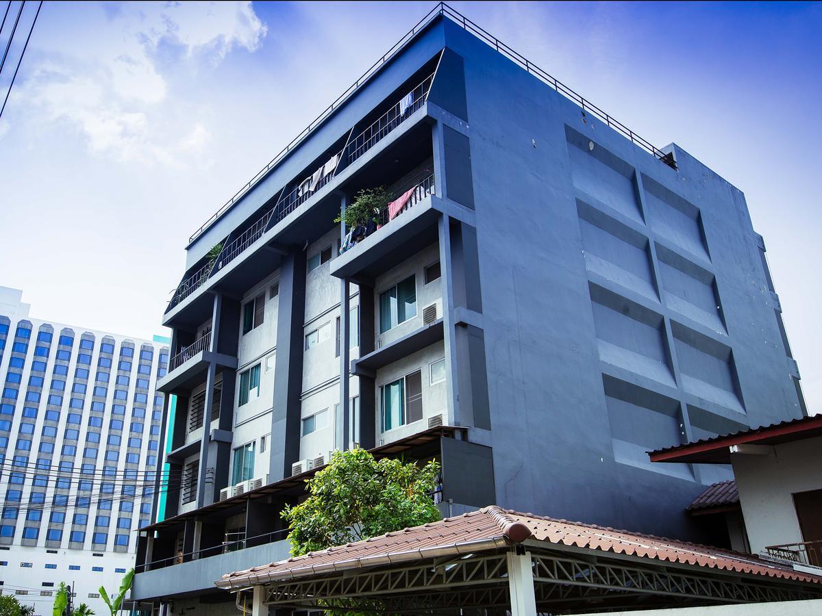 Ostello Five Stars Ratchada 19 Bangkok Esterno foto