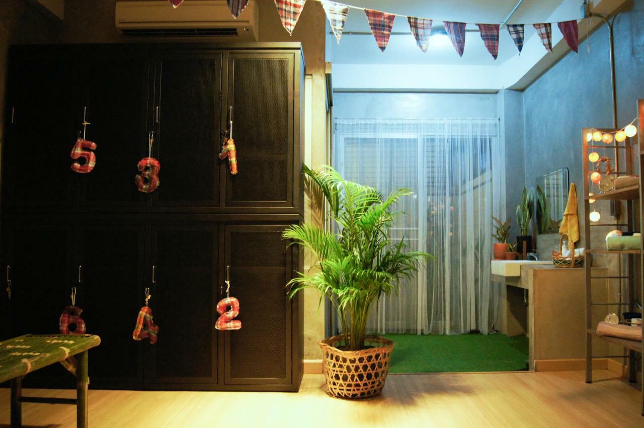 Ostello Five Stars Ratchada 19 Bangkok Esterno foto